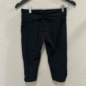 Lululemon 3/4 short size 6